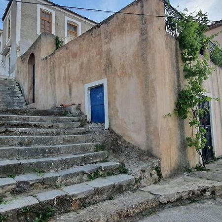 Traditional Hillside Cottage Gythio Esterno foto
