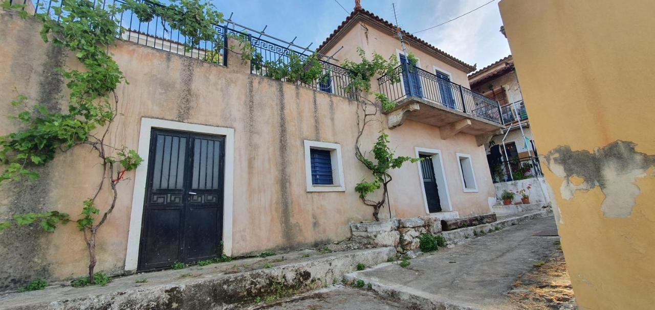 Traditional Hillside Cottage Gythio Esterno foto