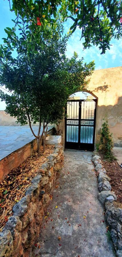 Traditional Hillside Cottage Gythio Esterno foto